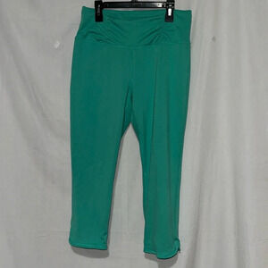 green Crown & Ivy capri leggings size medium